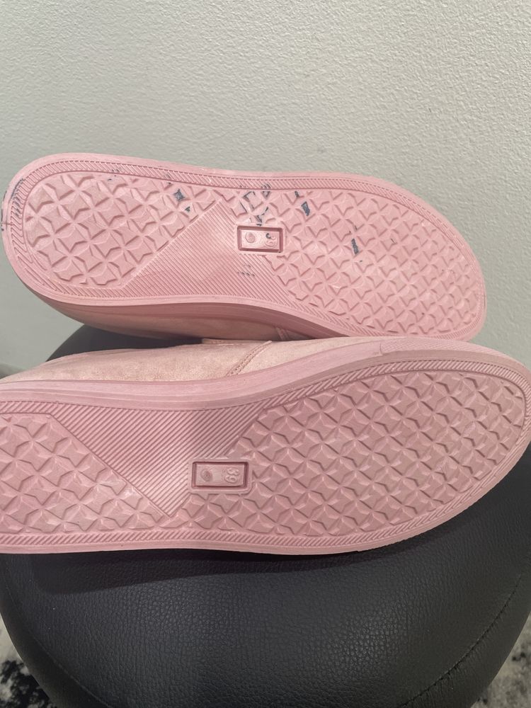 Buty damskie zamszowe lekkie