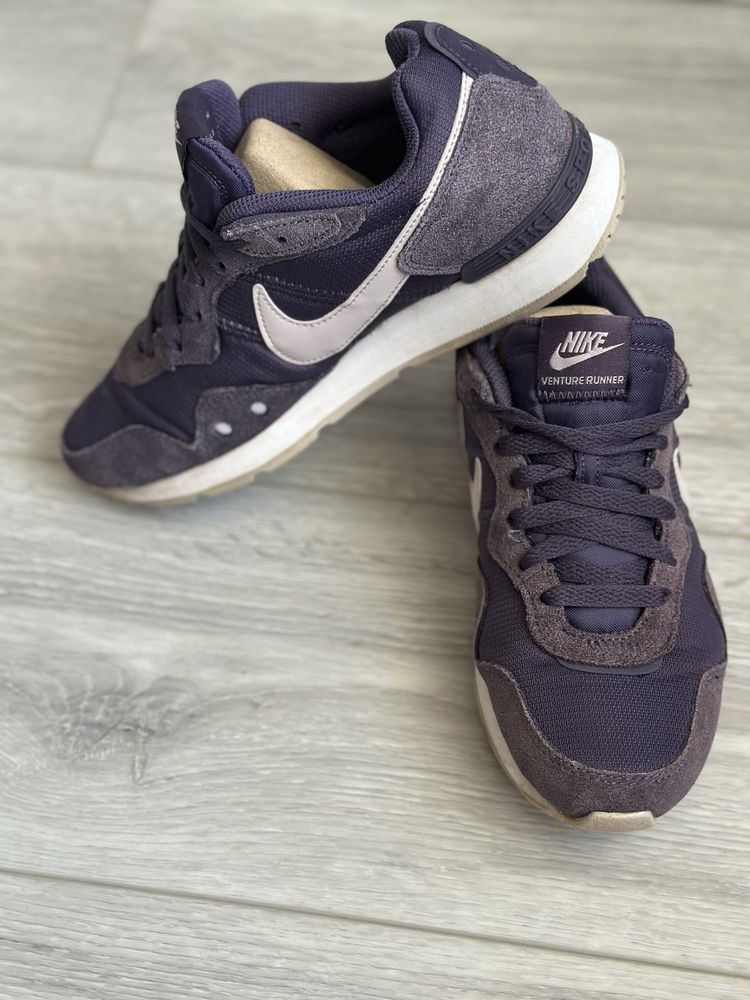 Кроссовки Nike Venture Runner (23,5 см)