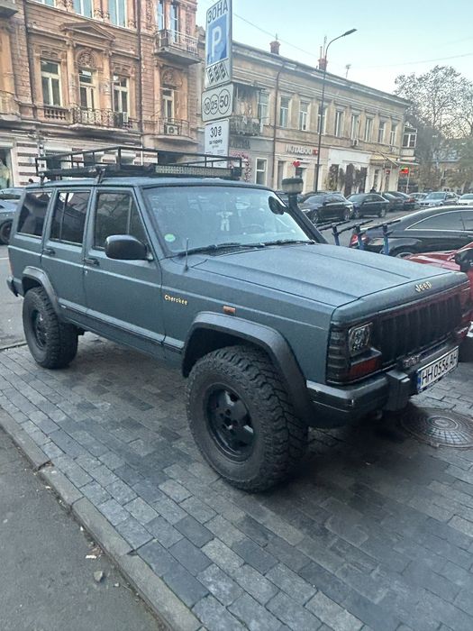 Продам джип чероки XJ 1995. 2.5 бензин