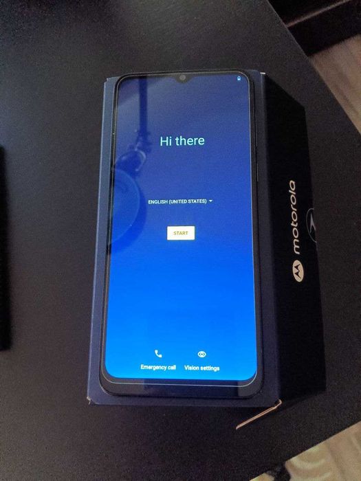 Smartfon Motorola moto e13 2/64GB Aurora Green + ładowarka