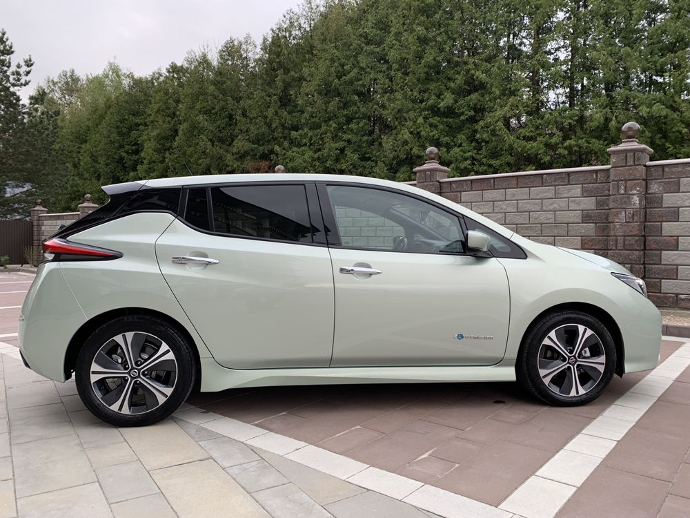 Свіжий в рідній фарбі  Nissan Leaf 40 кВт 2018 р