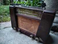 Rádio bastante antigo