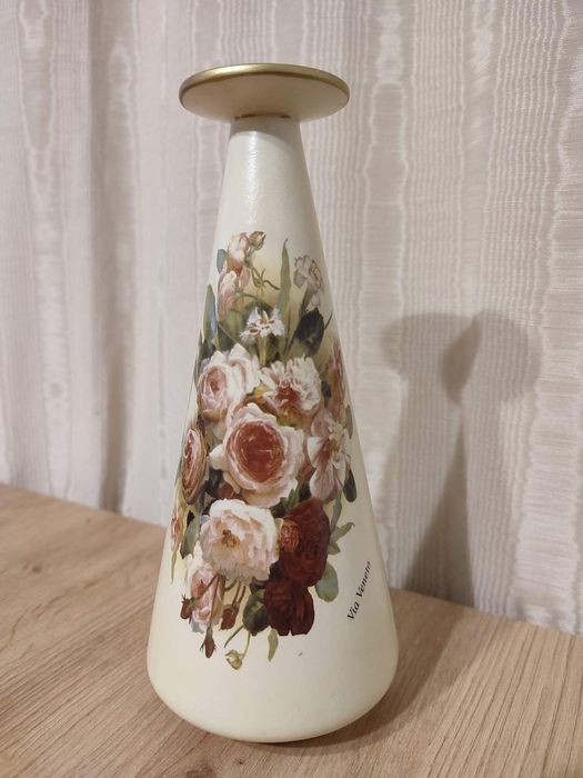 Elegancki dzbanek włoski