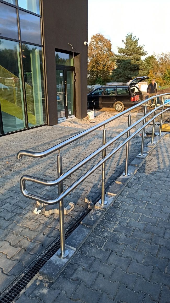 Balustrada nierdzewna.