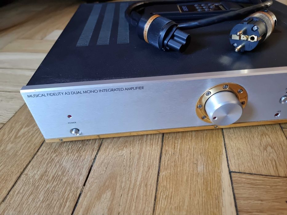 Musical Fidelity A3 A3.2 Dual Mono, po przeglądzie (ok 1000 zł), pilot