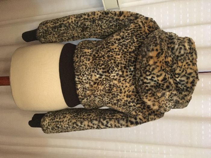 Blusão Casaco de Tigre em pêlo da marca Zara com capuz