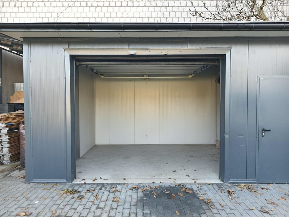 Garaż ocieplany/ brama garażowa, okno , drzwi , klima. 30m²