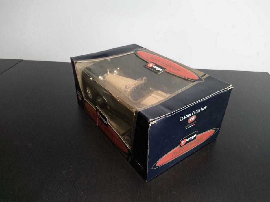 Miniatura burago Alfa Romeo 2300 Spider 1932 1/18
