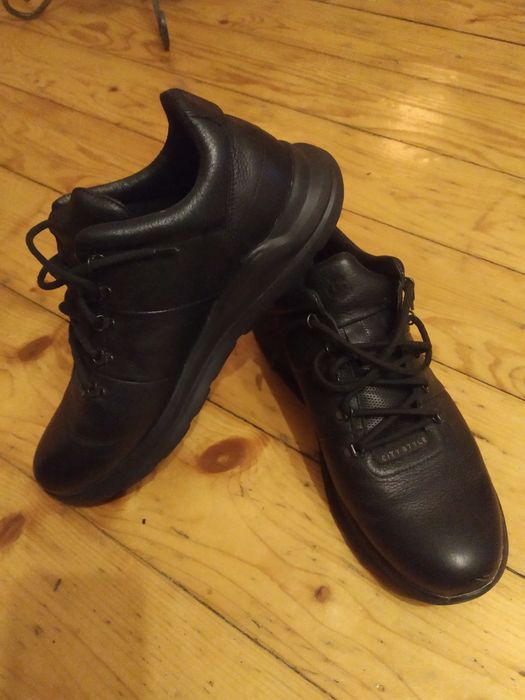 Шкіряні кросівки