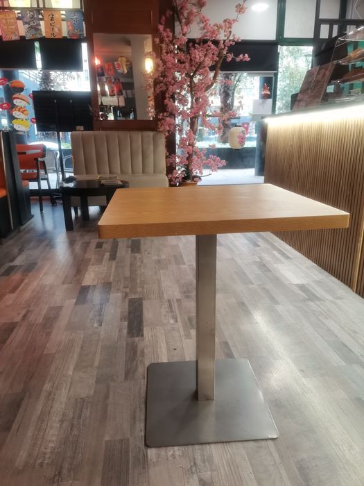 Conjunto de Mesas e Cadeiras Novas – Ideal para Cafés e Restaura