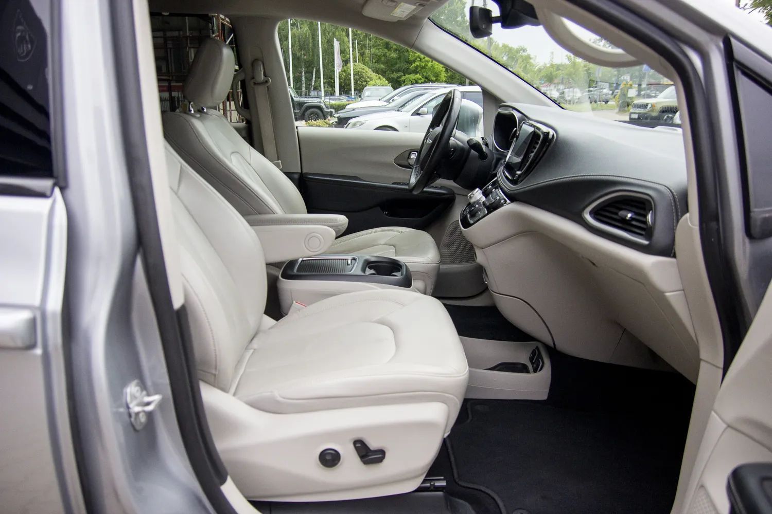 Chrysler Pacifica Plug-In Hybrid - Bogate wyposażenie!