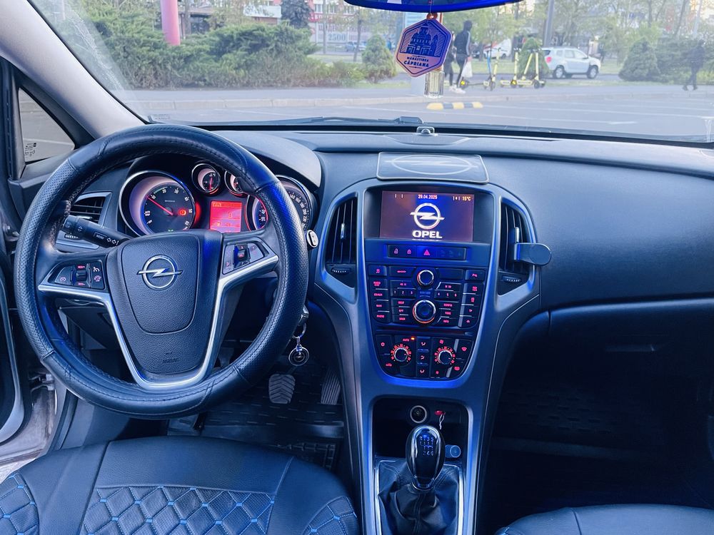 Opel Astra J 2013 рік 1,7 дизель