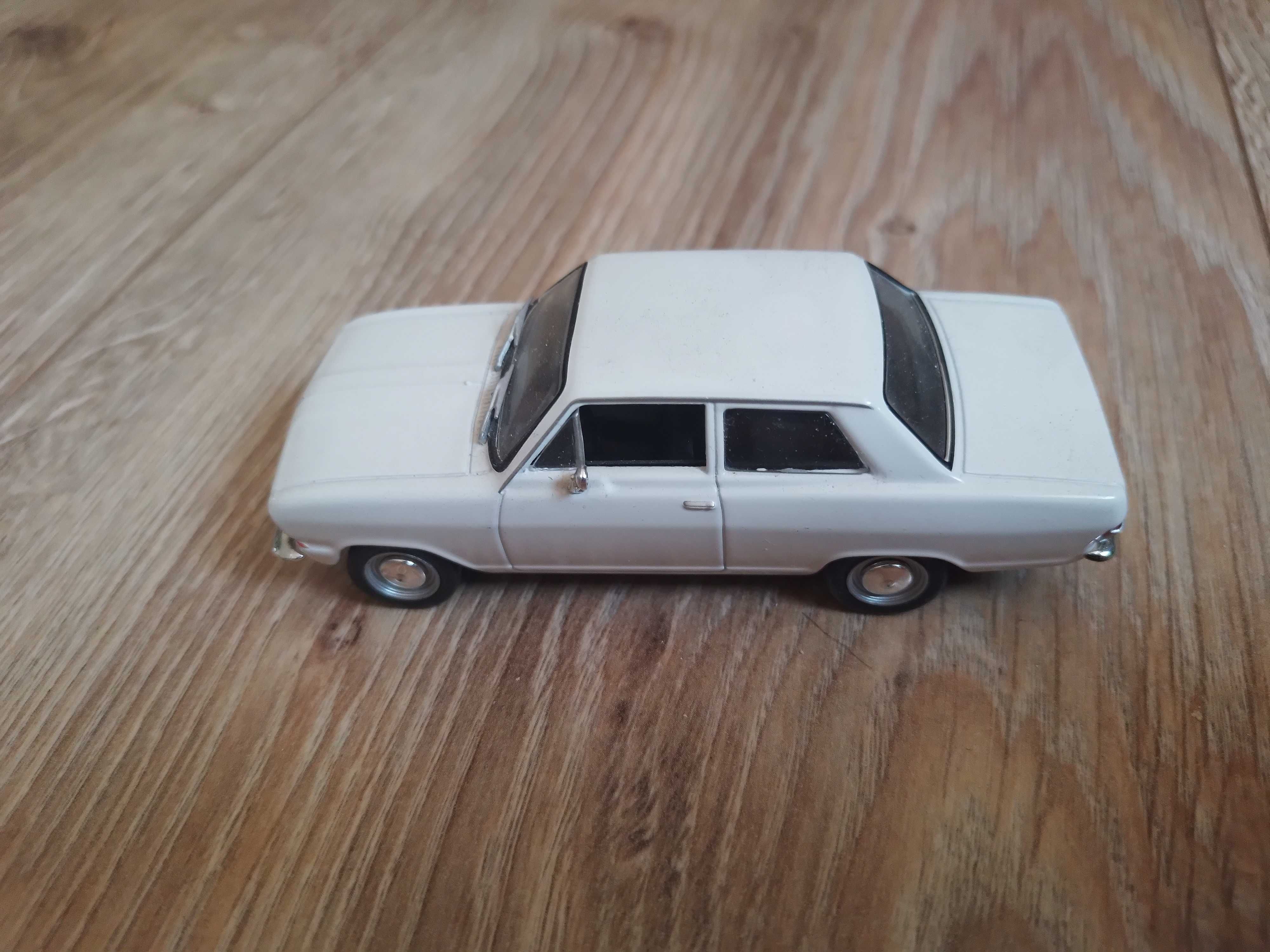 Opel Kadett B; Kultowe Auta PRL-u 1:43