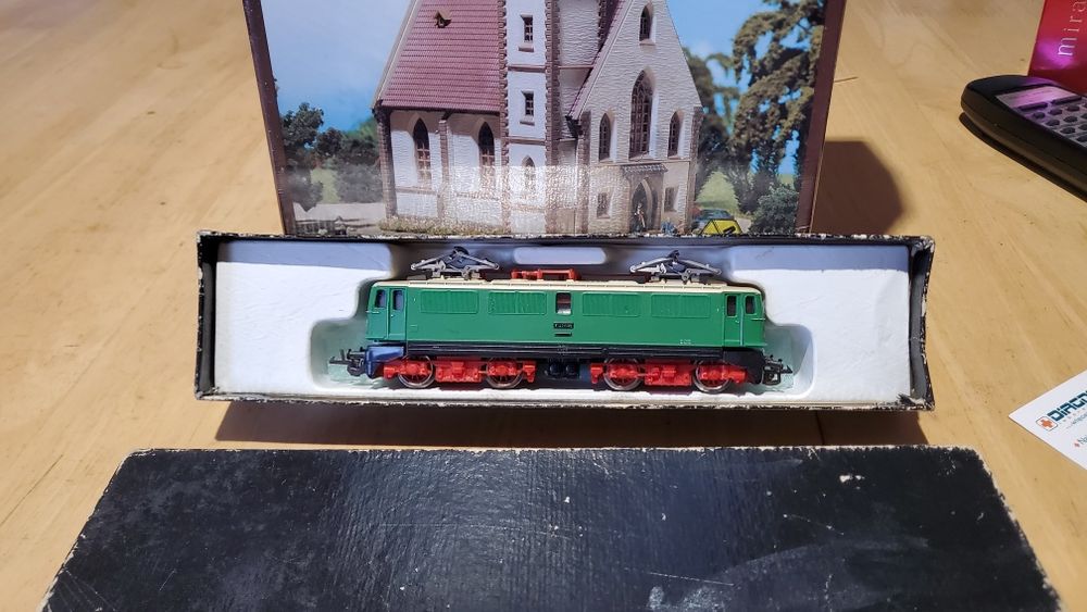 Elektrowóz E42 firmy Zeuke Bttb skala TT