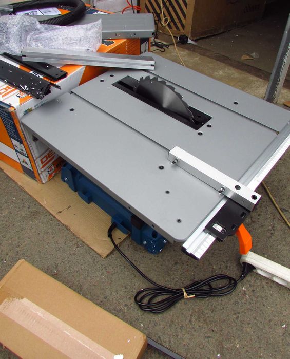 Настільна пила, циркулярка по дереву Dexter 2000вт. 250мм (Німеччина