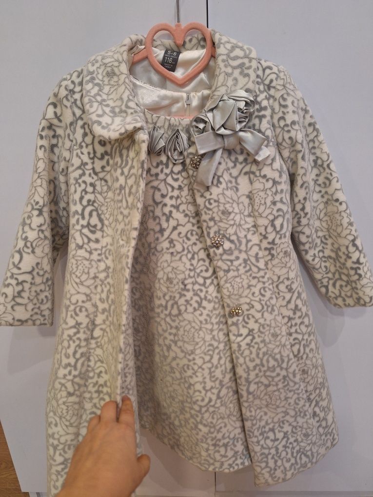 Комплект Zara весняне пальто та сукня на зріст 116-120 см. 5-6 р