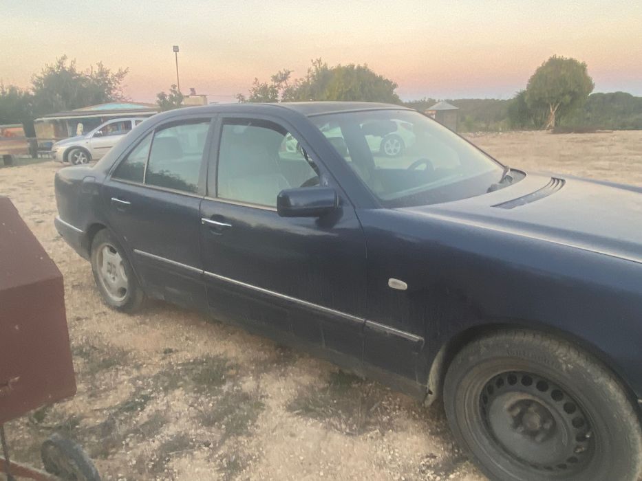 Carro Mercedes em bom estado