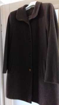 Wełniany brązowy płaszczyk zamiast ortalionowej kurtki L/XL