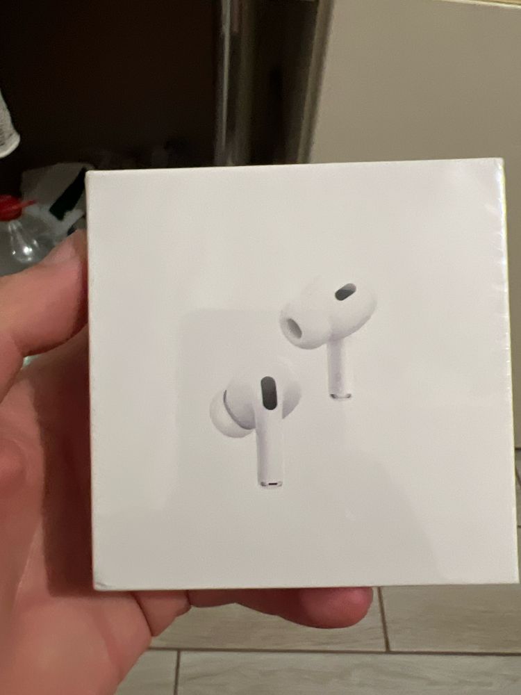 Навушники AirPods 4 AirPods Pro 2 USB-C