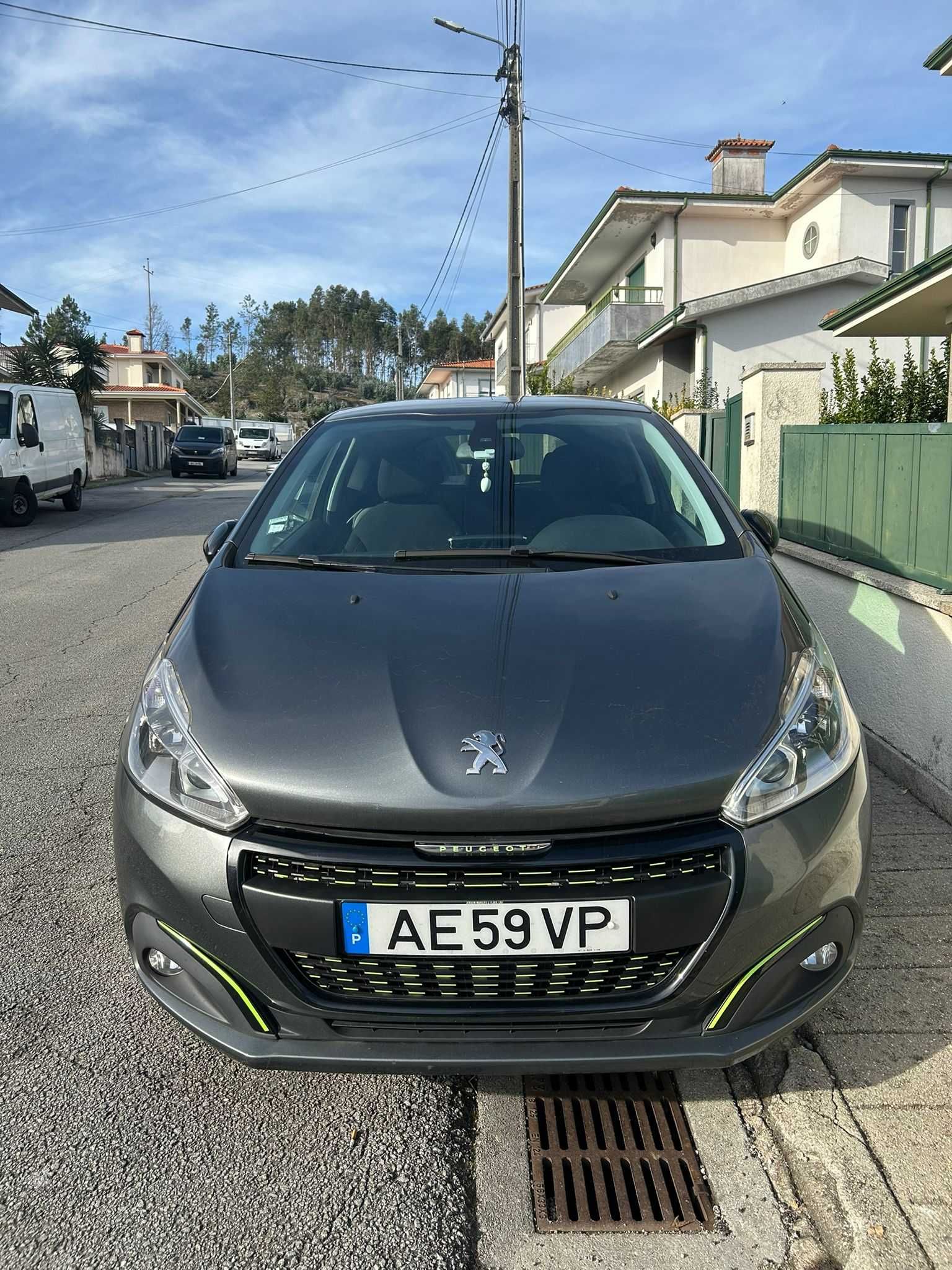 Peugeot 208 1.2 PureTech Allure | 8500€