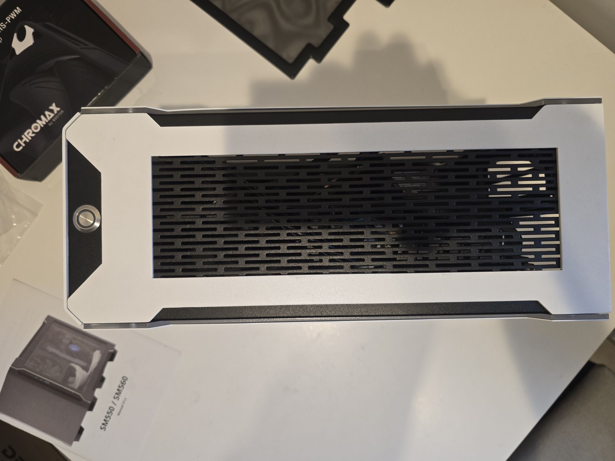 Obudowa SFF Sliger SM550 + 90mm aio