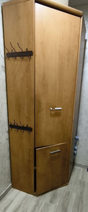 Продам угловой шкаф