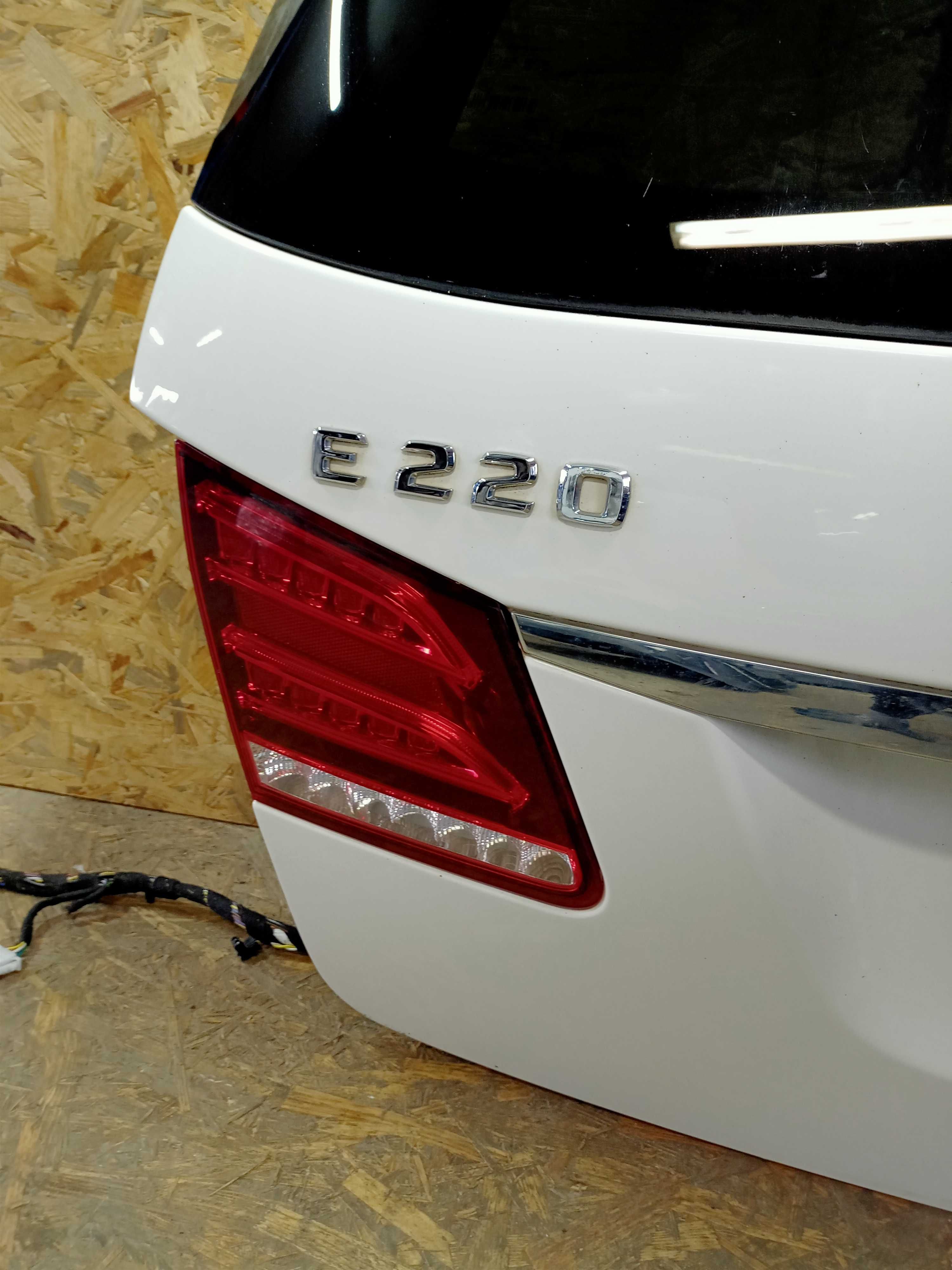 Mercedes W212 FL lift kombi klapa bagażnika tył tylna C149 oryginał