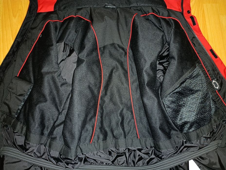 Продам чоловічу демісезонну куртку 48 розміру.