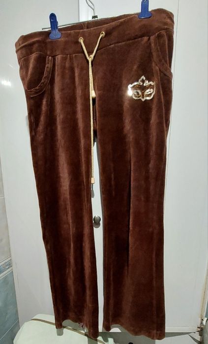 Женский костюм, стильный, качественный.Размер М.
Модный, качественный