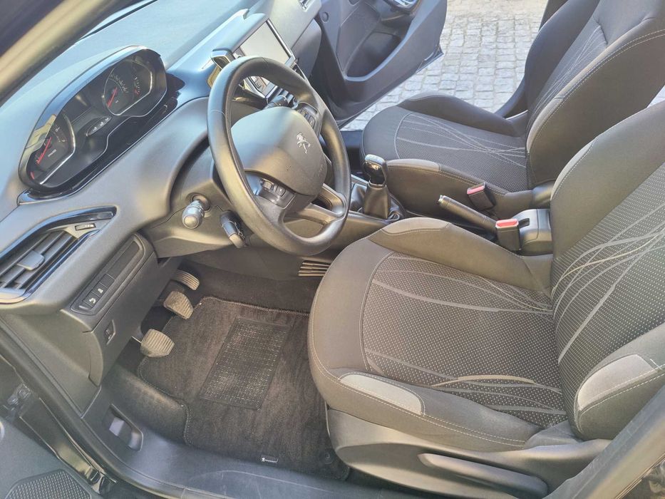 Peugeot 208 1.2 active 2014