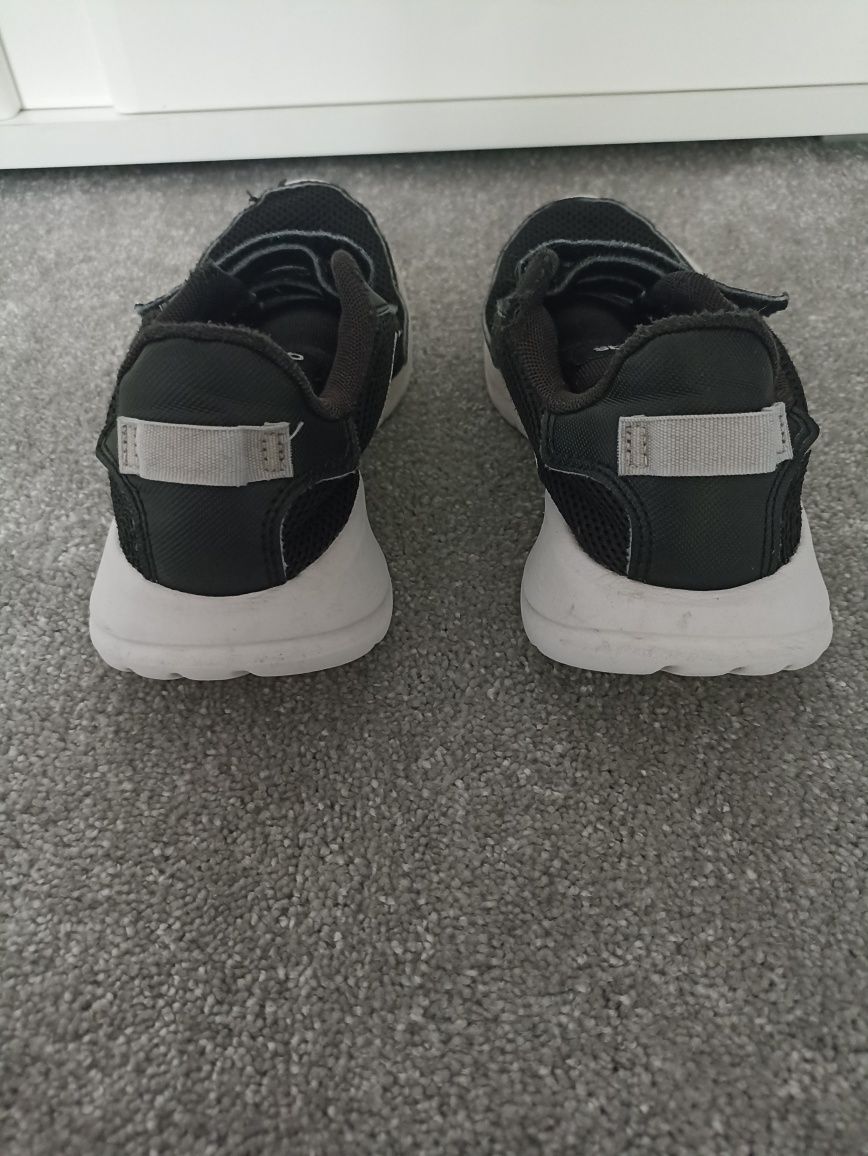 Buty Adidas na rzepy. Rozmiar 33. Wkładka 21 cm.