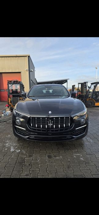 Profesjonalne czyszczenie sprzątanie aut samochodów