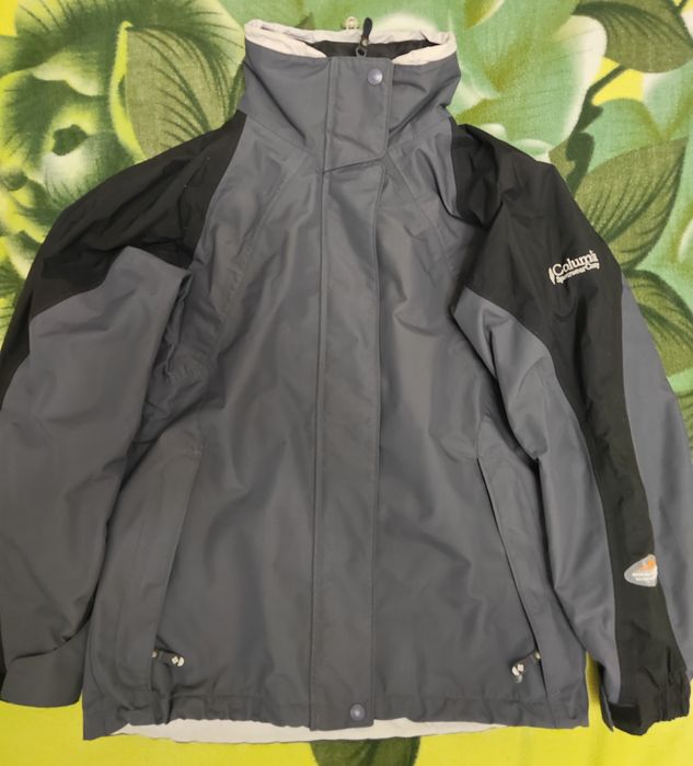 Куртка Columbia спортивная женская.