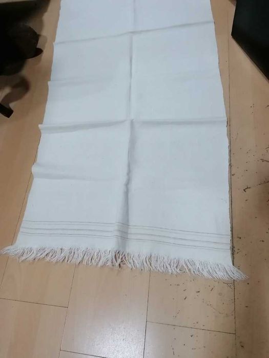 Toalha de mão em linho lavrado com franja