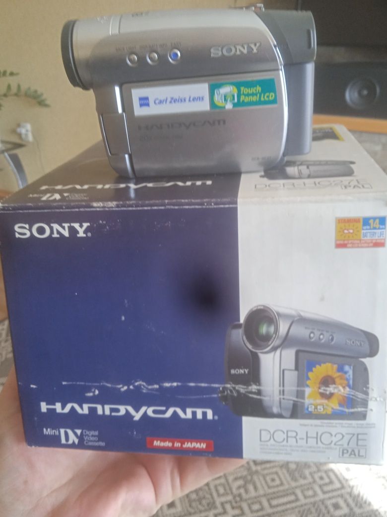 Продам відеокамеру SONY DCR HC27E