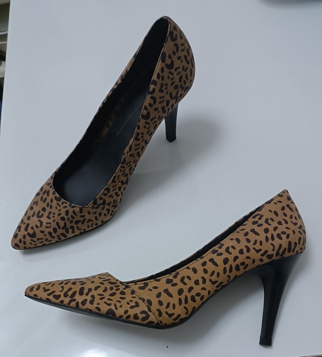 Sapatos de senhora n°38 animal print,praticamente novos calcei uma vez