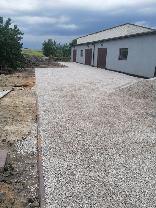 Utwardzanie terenu minikoparka KoparkoŁadowarka Suchy beton piach