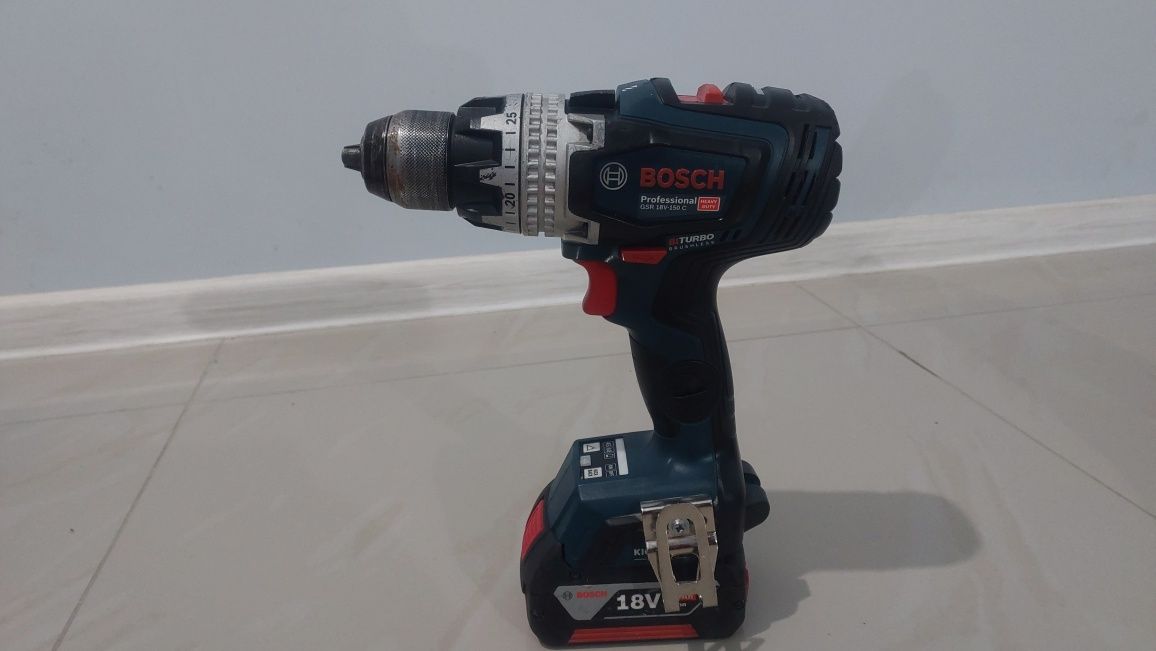 Акумуляторний ударний дриль-шурупокрут Bosch Professional GSB 18V-150