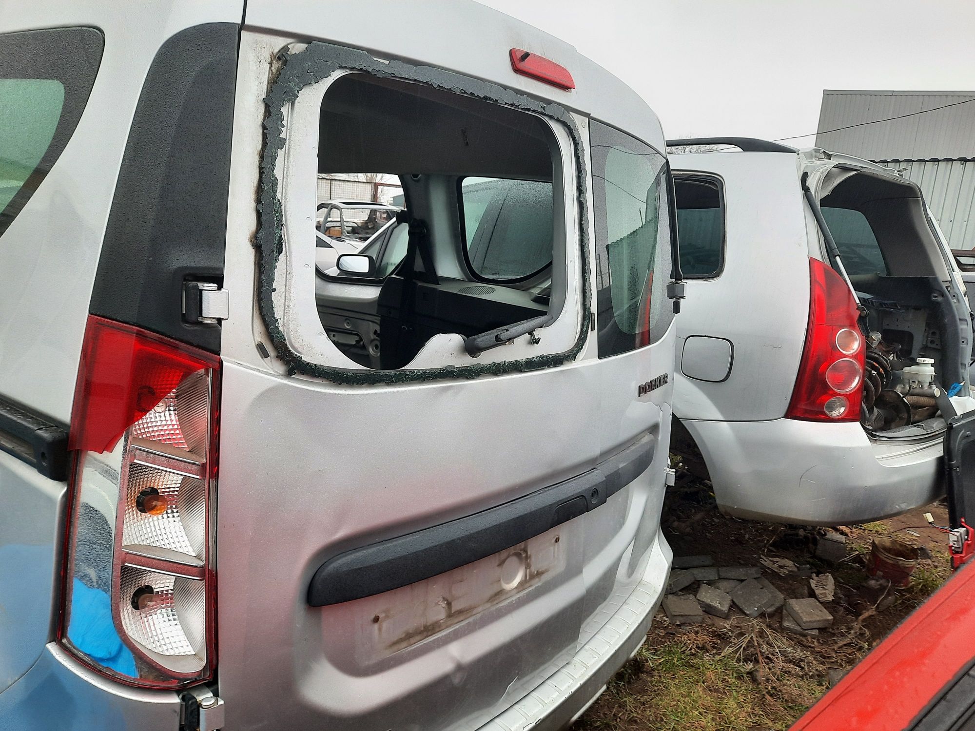 Продам двери RENAULT DOKER 16г