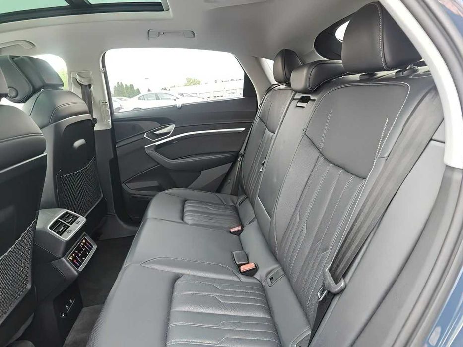 Audi e-tron Quattro S-Line      2022