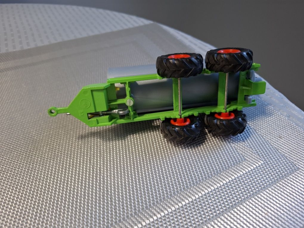 Siku beczkowóz model