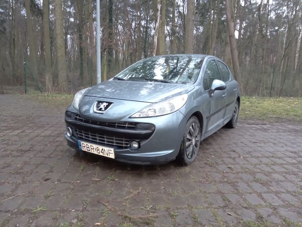 Peugeot 207 1.6 benzyna.