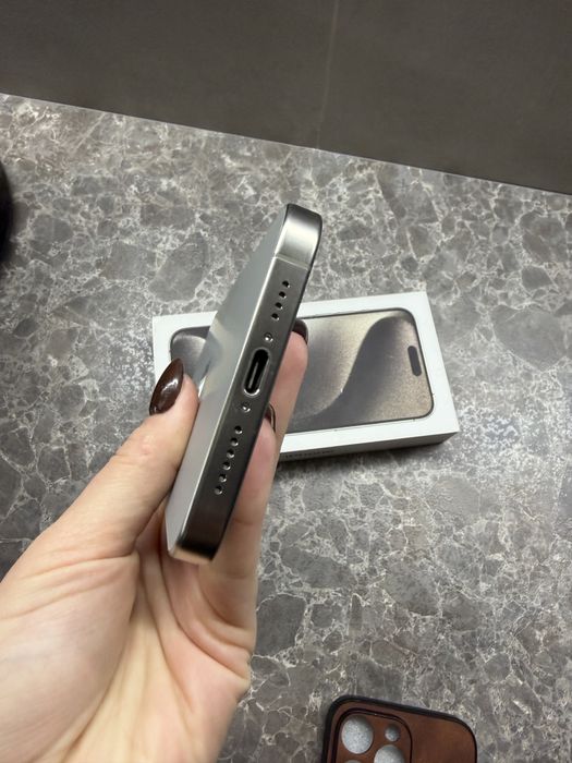 iPhone 15 pro max 256 titanium
