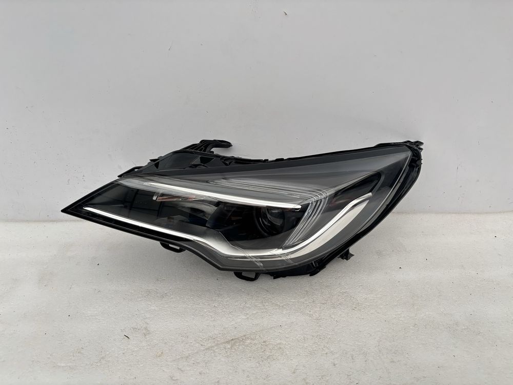 Opel Astra K V 5 15- lampa lewy przód lewa przednia LED