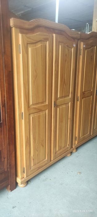 Szafy sosnowe 2 , 3 drzwiowe stan bdb