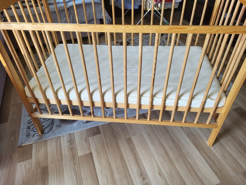 Sprzedam łóżeczko dzieciece 120x60 z materacem