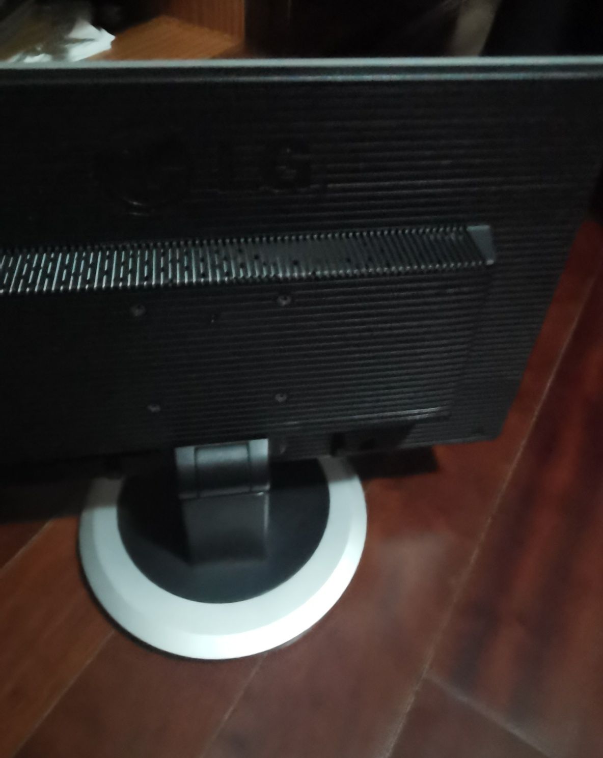 Monitor LG LCD pouco utilizado
