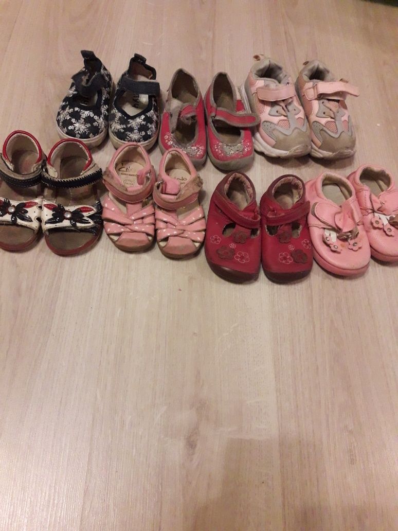 Дитяче взуття/босоніжки, кросівки, тапочки