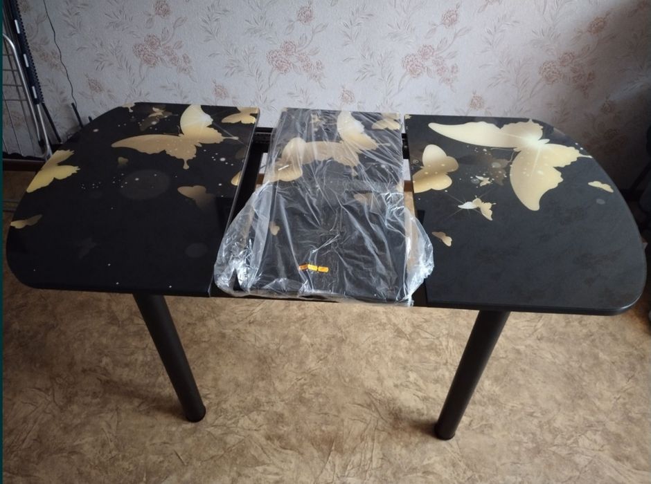 Продам стол обеденный