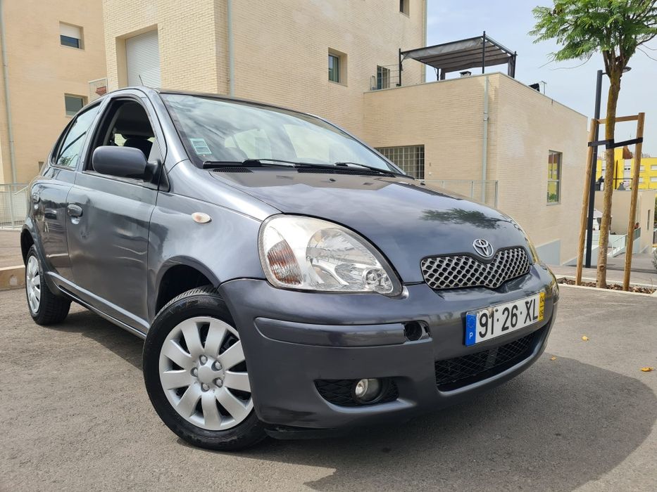 Toyota yaris 2004 com 200 mil km